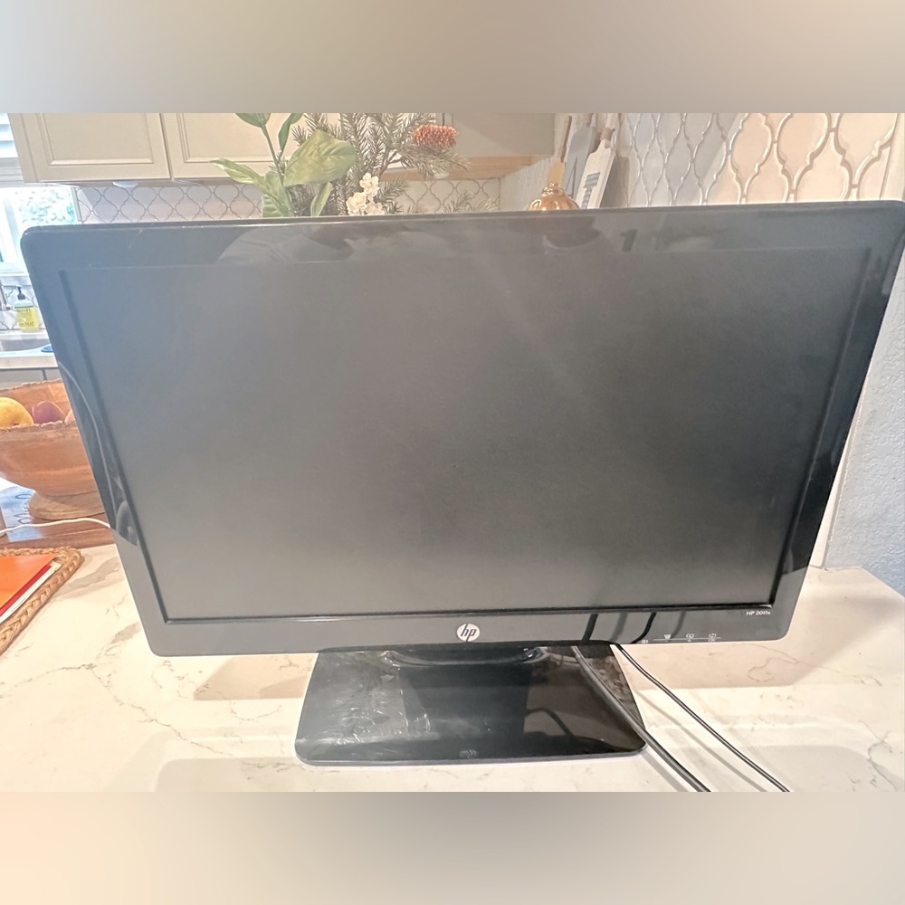 HP Computer Screen Monitor (12inches X 19inches)